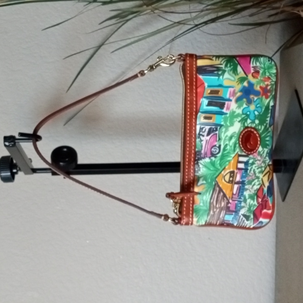 Rare!! DOONEY & BOURKE "Sandbar" Tropical Vacation Club Purse Wristlet. #2